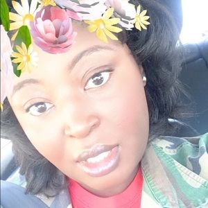 Meet your Posher, Elyssa